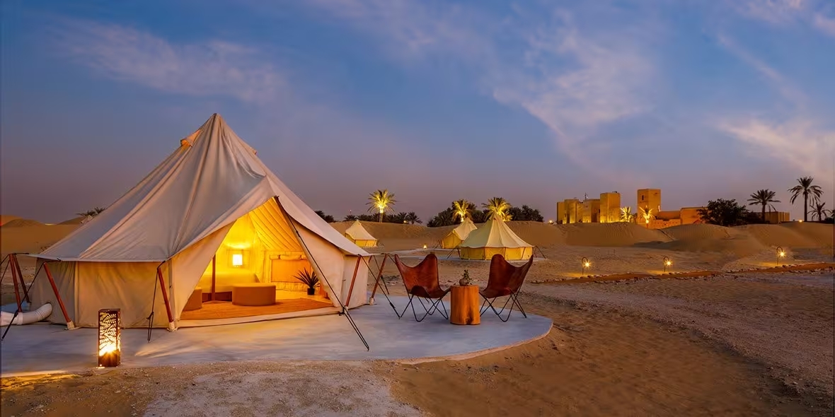 Dormir sous les étoiles dans le désert algérien : le glamping version saharienne